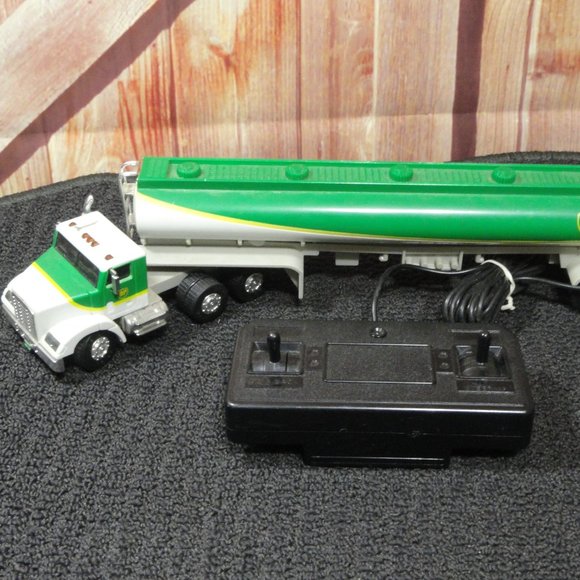 BP oil gas Other - BP oil gas tanker truck remote control wired working, cute Detailed~